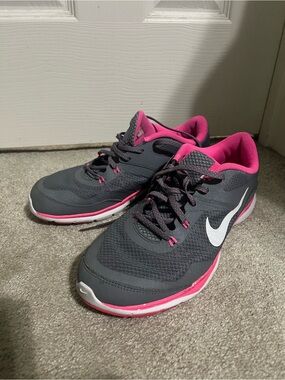 Women’s Nike Flex TR 5 Training/ Running Shoes Dark Gray/ Pink Sz 10